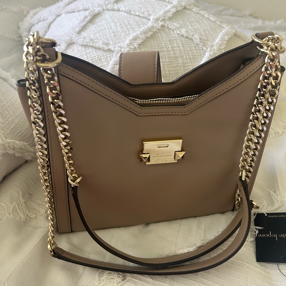 Más que una bolsa es un lindo accesorio para tu atuendo formal a casual. - Picture 3 of 10